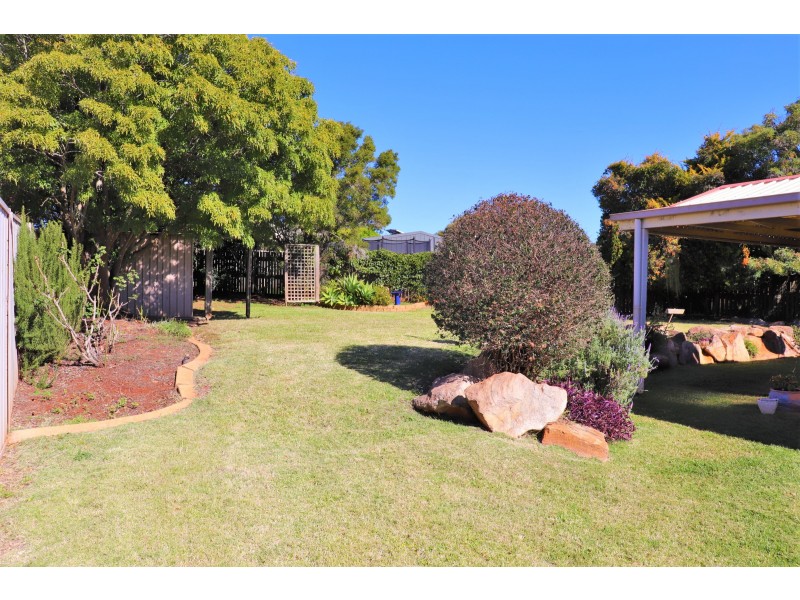 2 Zinnia Court, Middle Ridge QLD 4350