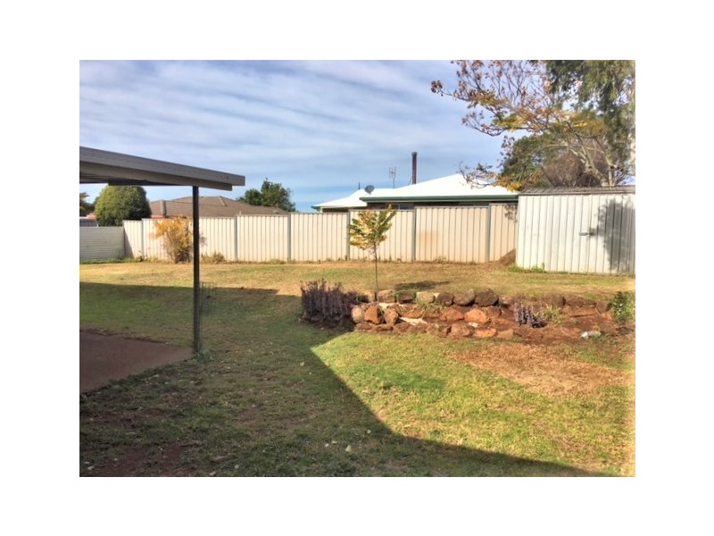 30 Kratzmann Court, Kearneys Spring QLD 4350