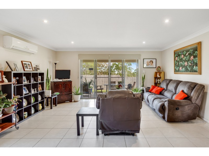 33 Westview Drive, Mount Kynoch QLD 4350