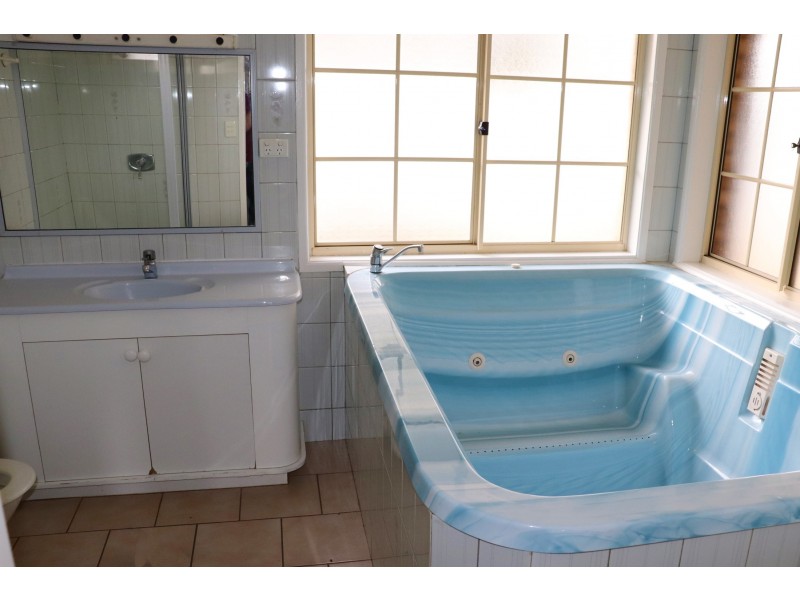 Unit 1/475 Bridge Street, Wilsonton QLD 4350