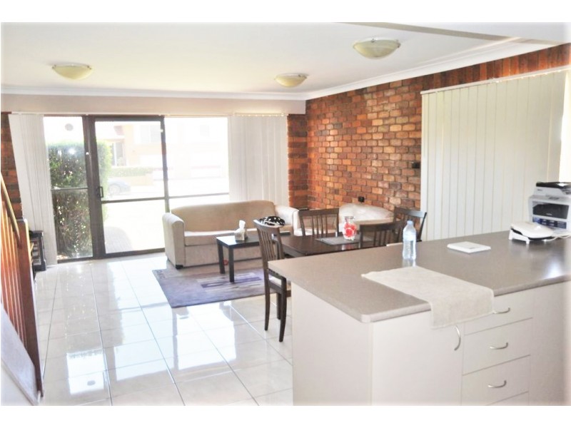 Unit 8/92 West Street, Newtown QLD 4350