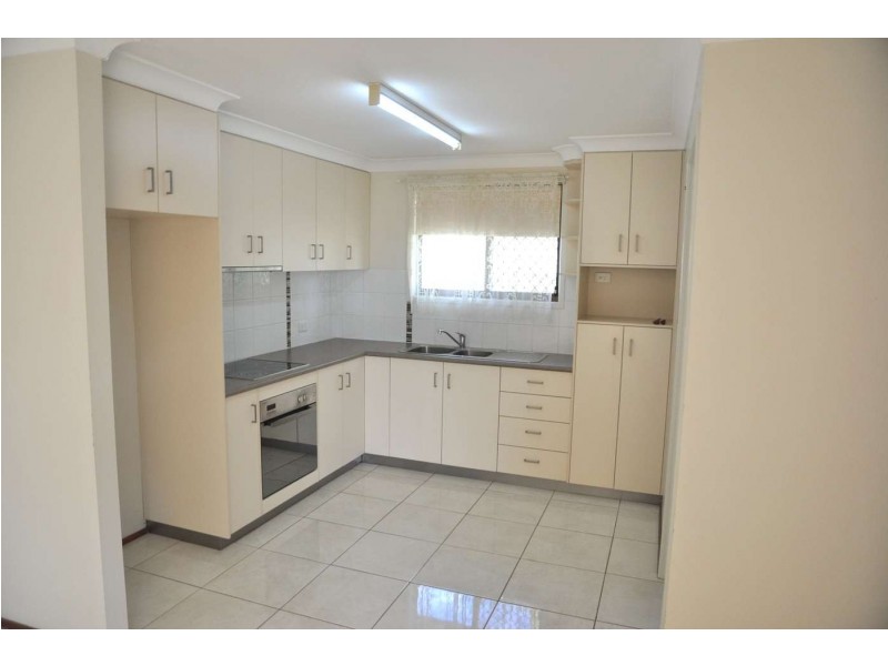 Unit 2/2 Storey Street, Centenary Heights QLD 4350