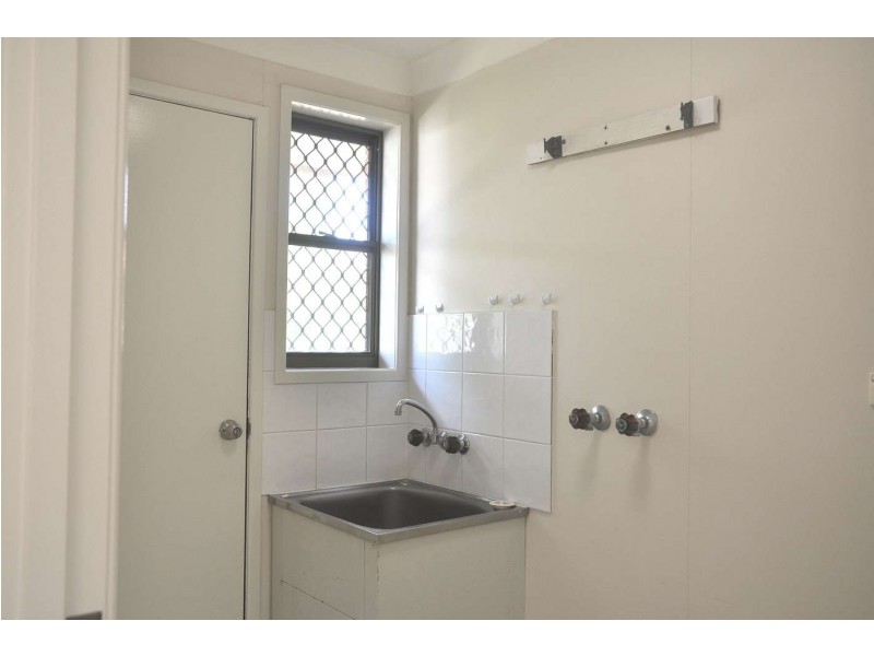 Unit 2/2 Storey Street, Centenary Heights QLD 4350