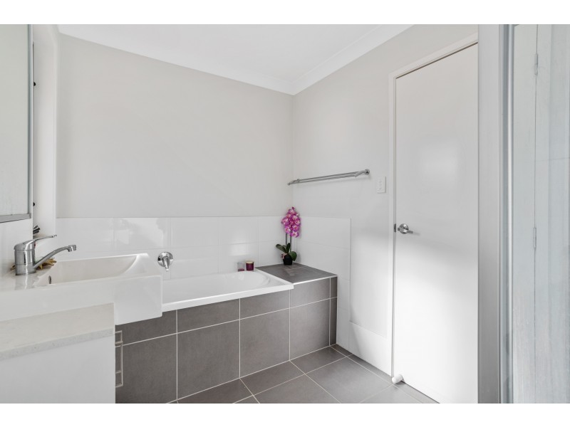 24 Cardamon Crescent, Glenvale QLD 4350