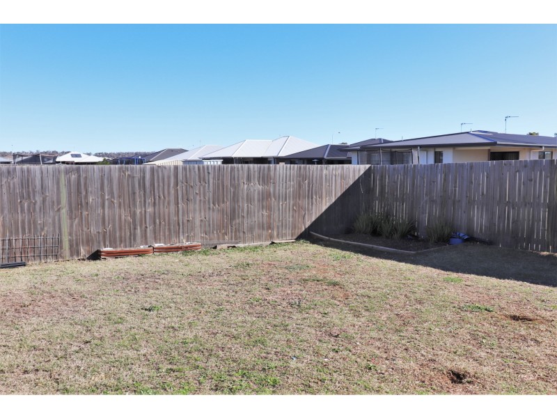 Unit 1/17 Weebah Place, Cambooya QLD 4358