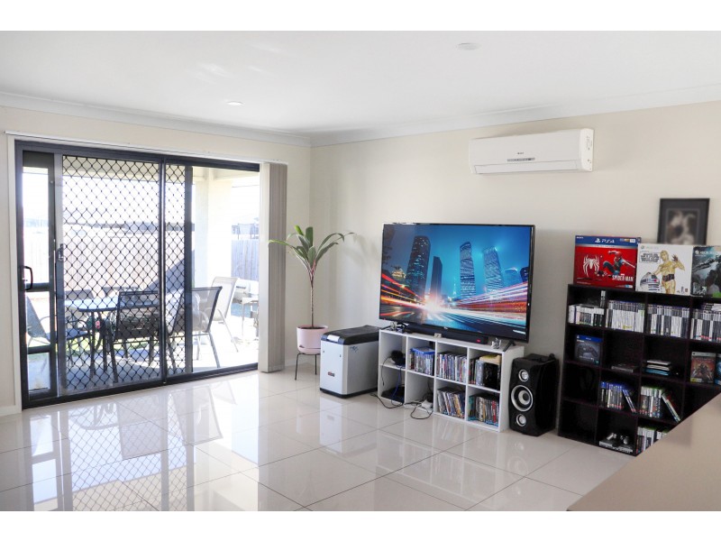 Unit 1/17 Weebah Place, Cambooya QLD 4358