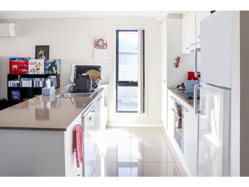 Unit 1/17 Weebah Place, Cambooya QLD 4358