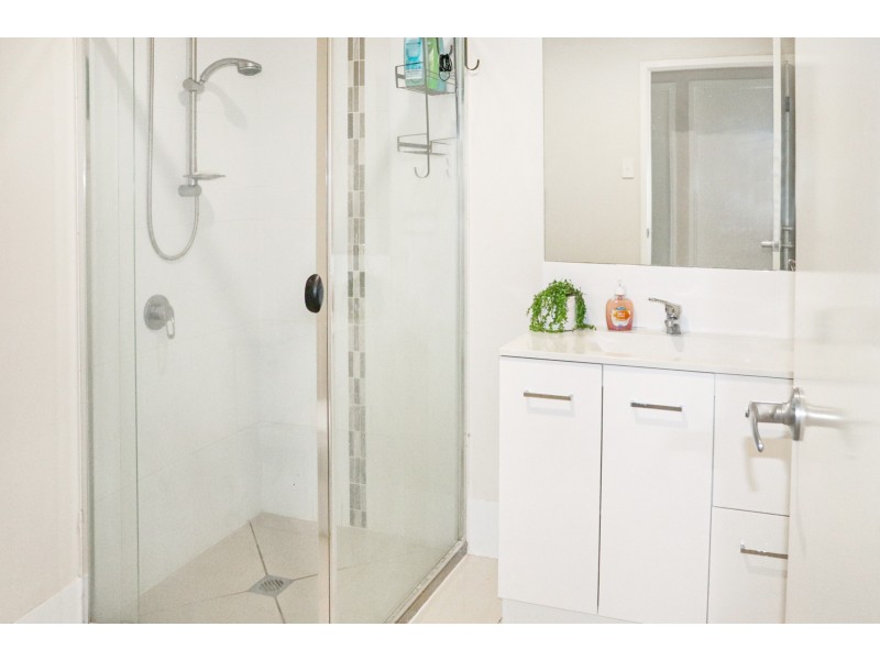 Unit 1/17 Weebah Place, Cambooya QLD 4358