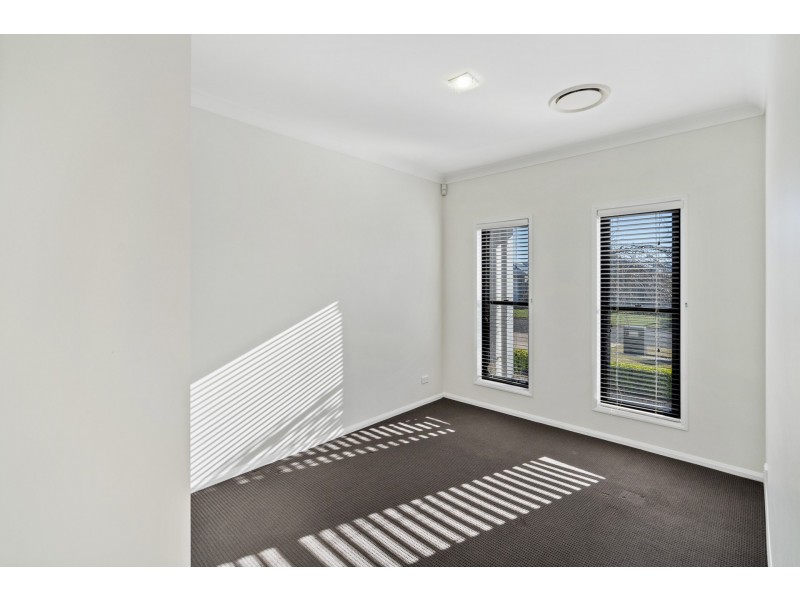10 Beardsworth Court, Middle Ridge QLD 4350
