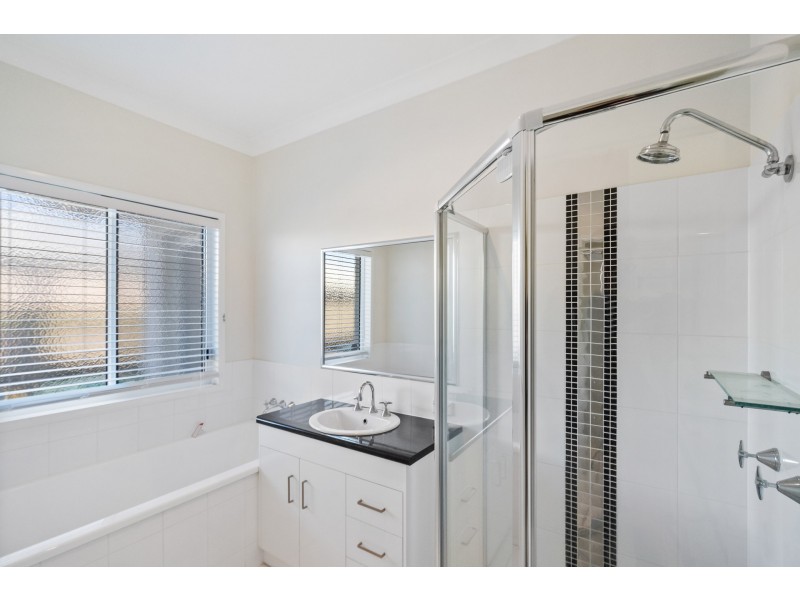 10 Beardsworth Court, Middle Ridge QLD 4350