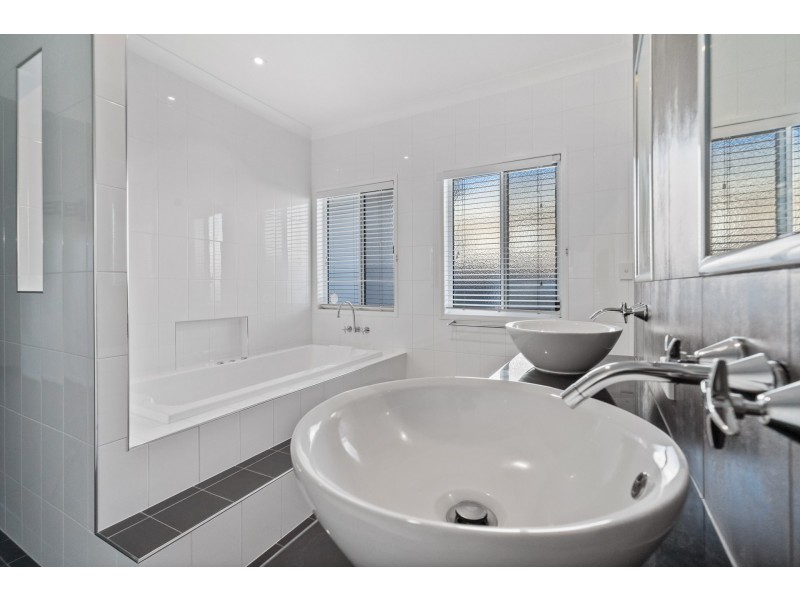 10 Beardsworth Court, Middle Ridge QLD 4350