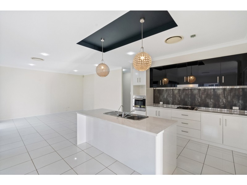 10 Beardsworth Court, Middle Ridge QLD 4350