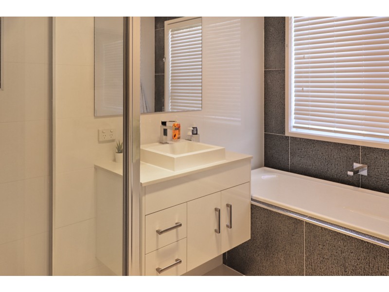 Unit 2/3 Phyllis Street, Harristown QLD 4350