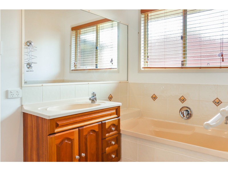 15 McLachlan Drive, Highfields QLD 4352