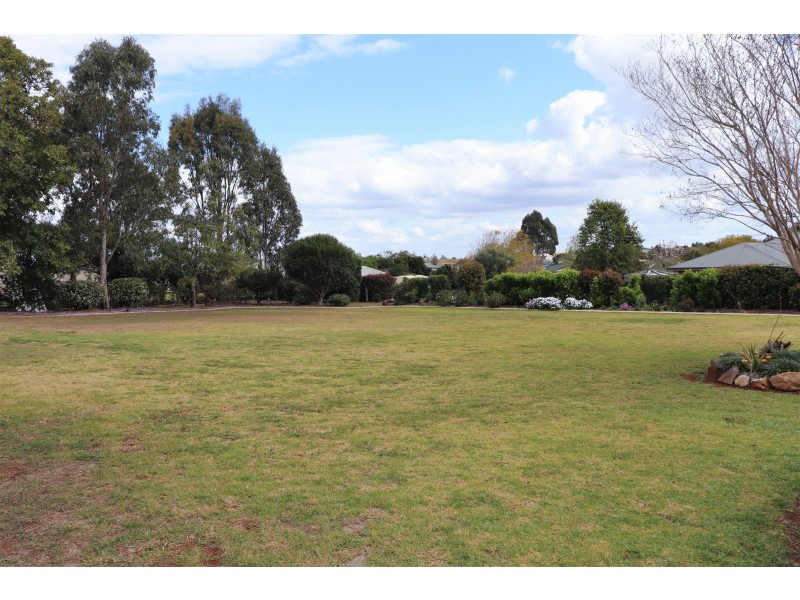 15 McLachlan Drive, Highfields QLD 4352