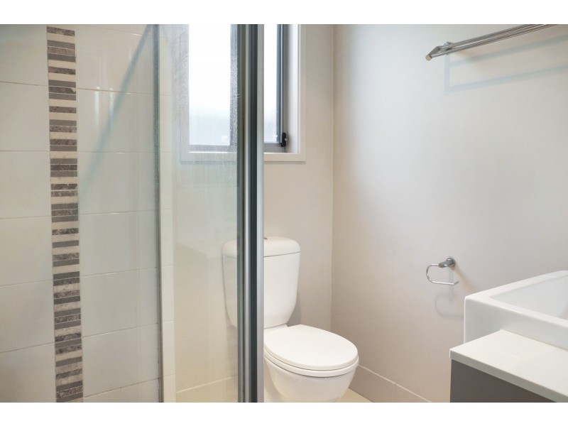 Unit 2/5 Cardamon Crescent, Glenvale QLD 4350