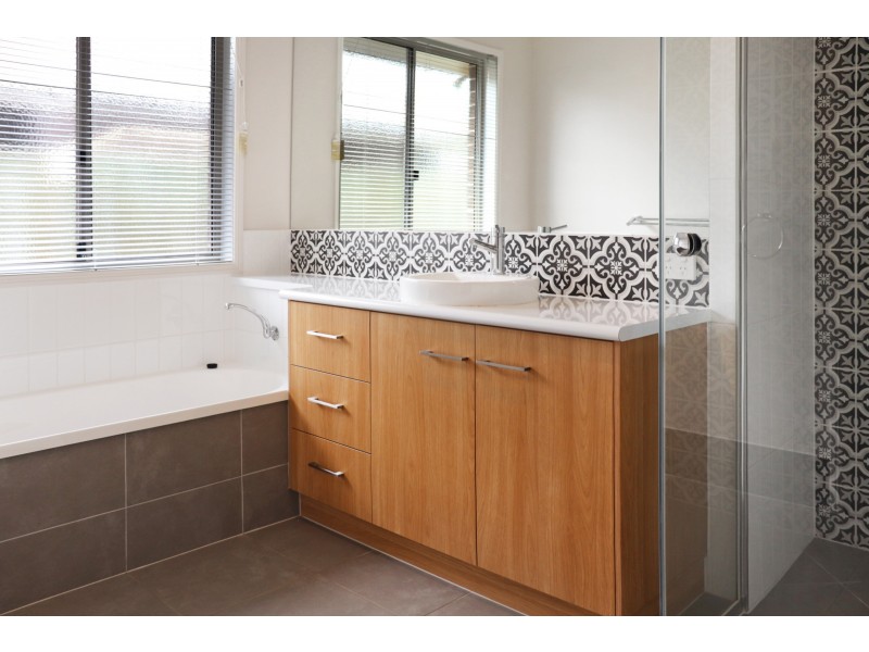 89 Entabeni Drive, Kearneys Spring QLD 4350