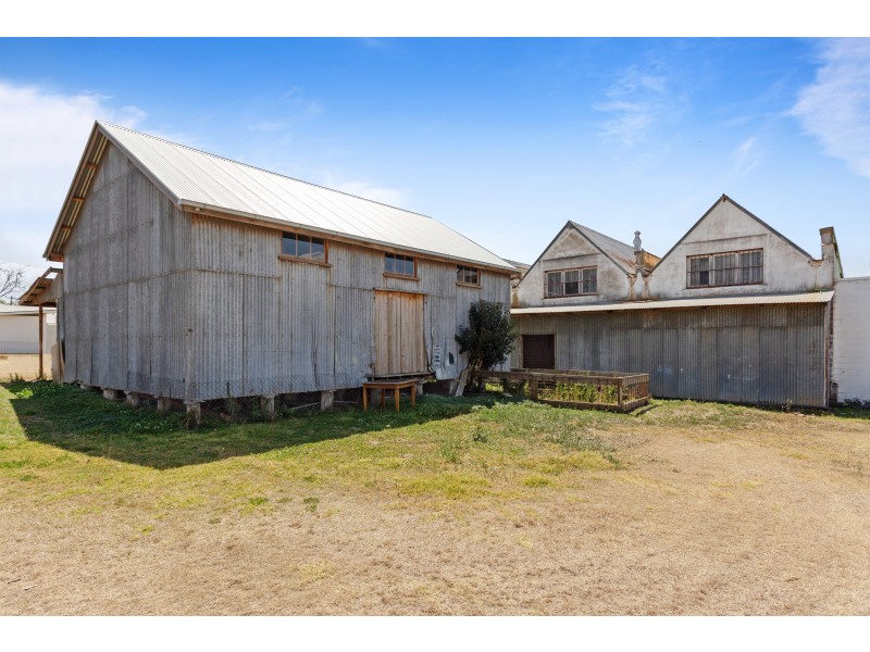 1 Thallon Street, Crows Nest QLD 4355