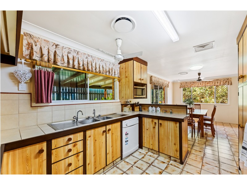 242 North Street, Rockville QLD 4350