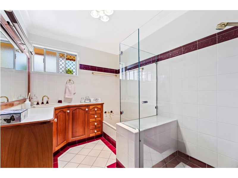 242 North Street, Rockville QLD 4350