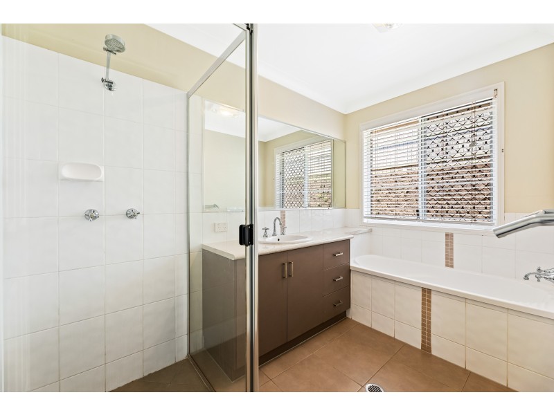 6 Dixon Court, Wilsonton Heights QLD 4350