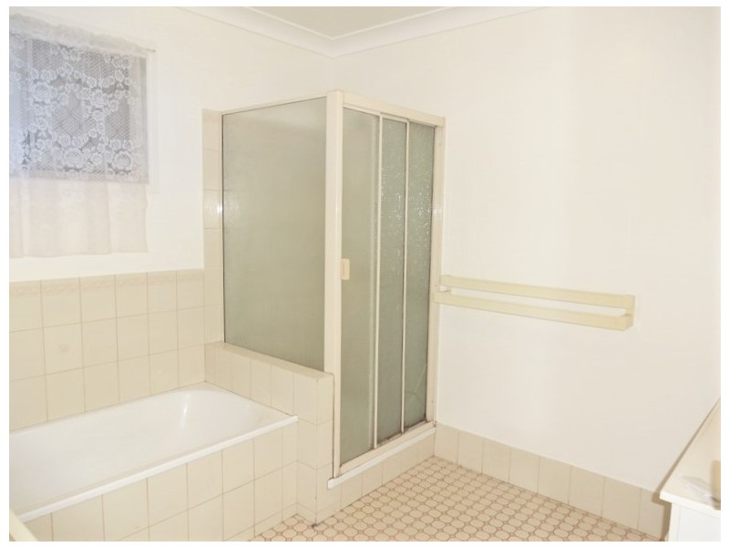 2 Donna Court, Kearneys Spring QLD 4350