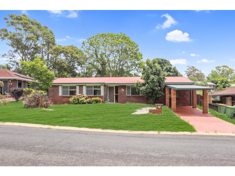 45 Wine Drive, Wilsonton Heights QLD 4350