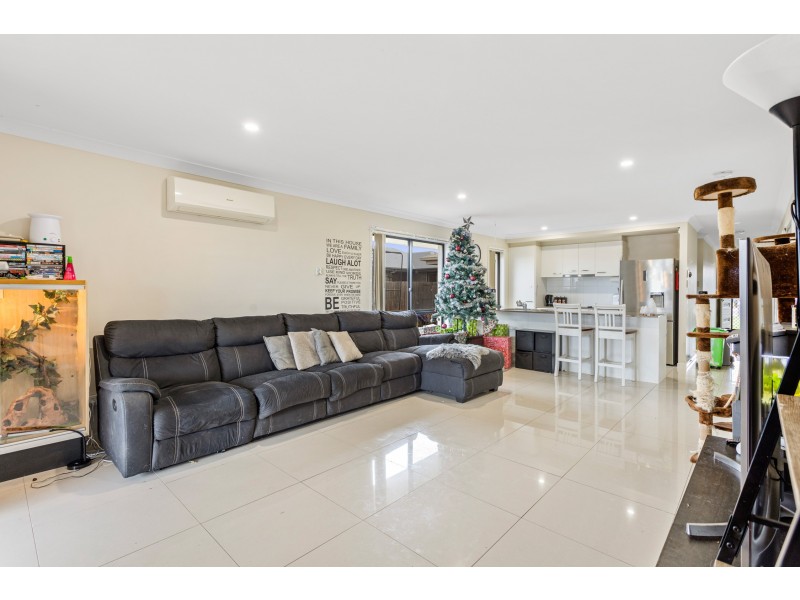8 Wongalee Place, Cambooya QLD 4358