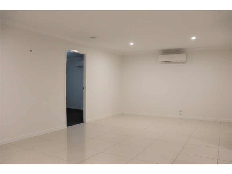 Unit 1/16 Magpie Drive, Cambooya QLD 4358