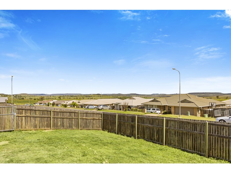 15 Cashmore Street, Wyreema QLD 4352