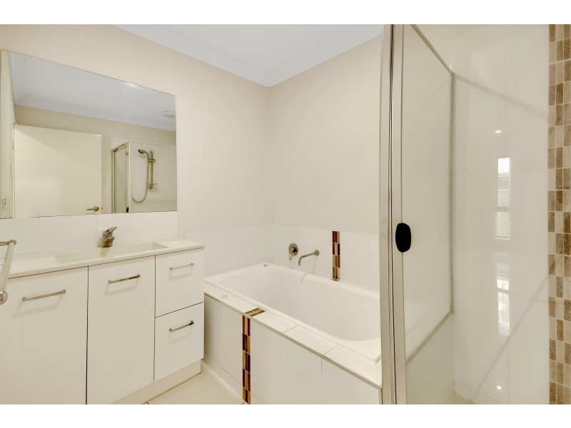 Unit 1/38 Weebah Place, Cambooya QLD 4358