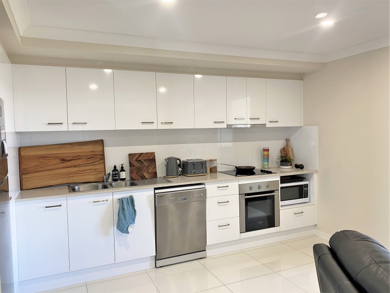 Unit 2/11 Weebah Place, Cambooya QLD 4358