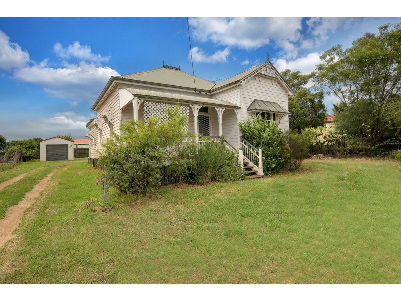 6 Northland Street, Newtown QLD 4350