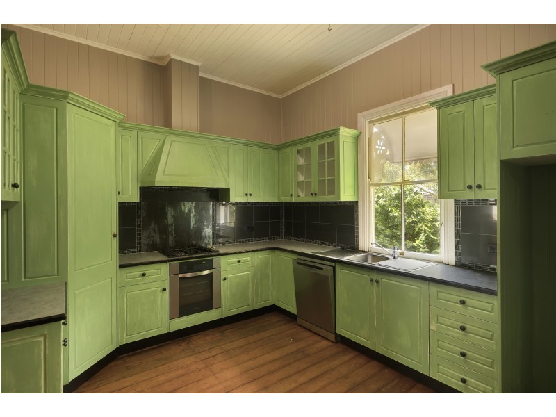 6 Northland Street, Newtown QLD 4350