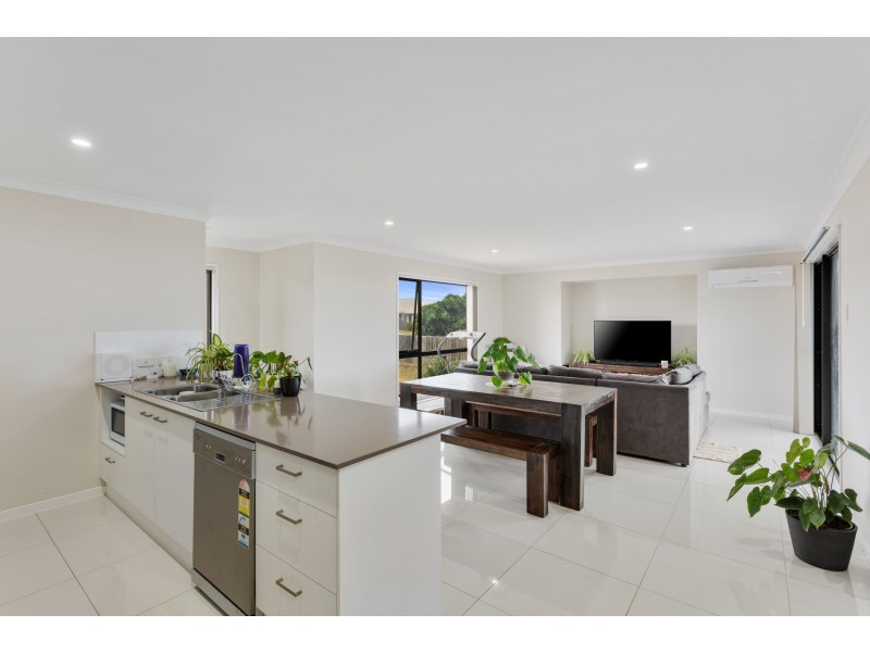 24 Mia Street, Wyreema QLD 4352