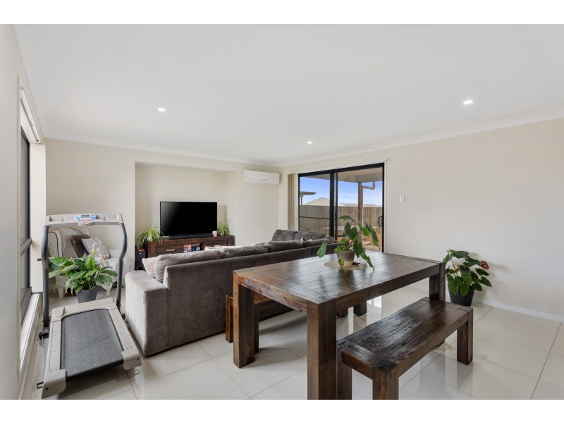 24 Mia Street, Wyreema QLD 4352