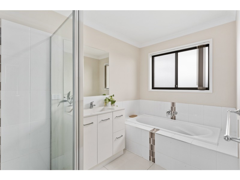24 Mia Street, Wyreema QLD 4352