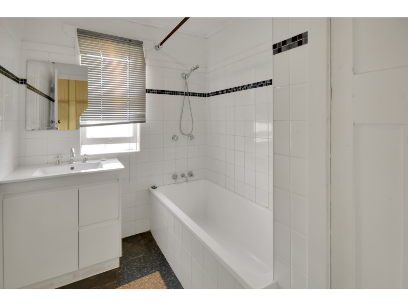 1A Allenby Street, Newtown QLD 4350