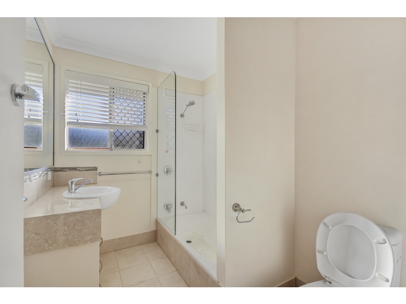 8 Veronica Court, Centenary Heights QLD 4350