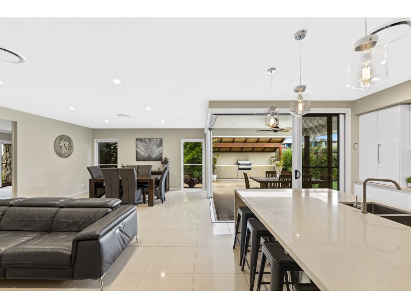 15 Webcke Crescent, Kleinton QLD 4352