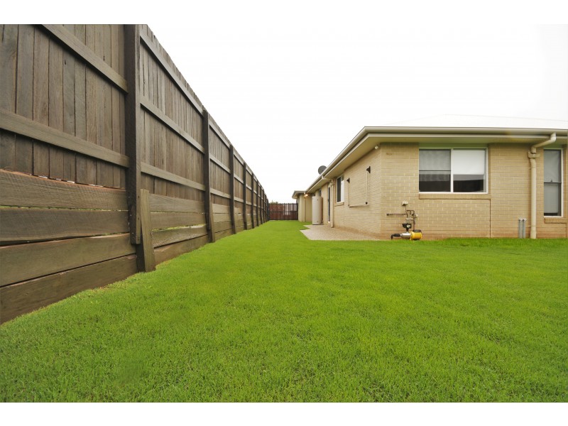 15 Webcke Crescent, Kleinton QLD 4352