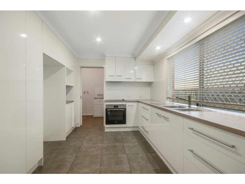 Unit 2/3 Gabrielle Street, Kearneys Spring QLD 4350