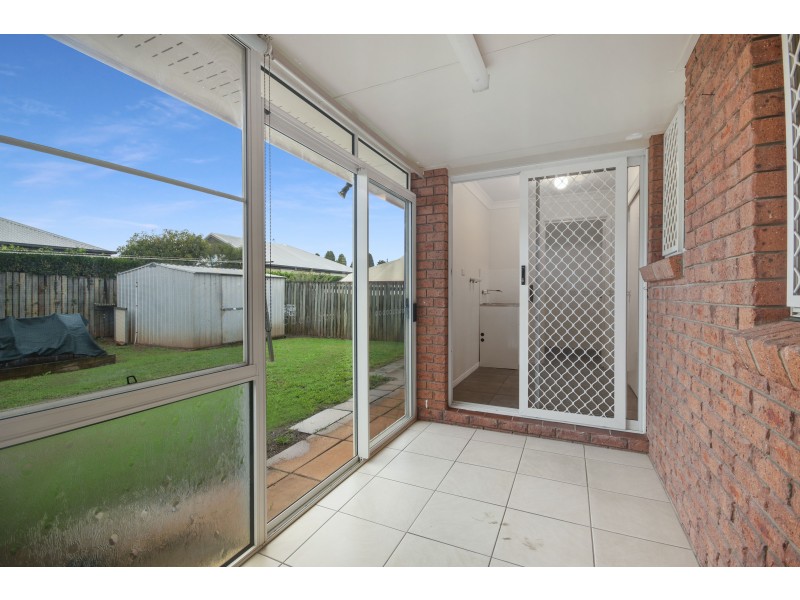 Unit 2/3 Gabrielle Street, Kearneys Spring QLD 4350
