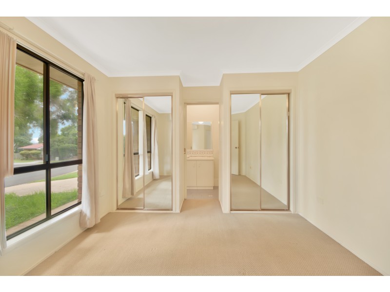 6 Shamrock Court, Middle Ridge QLD 4350