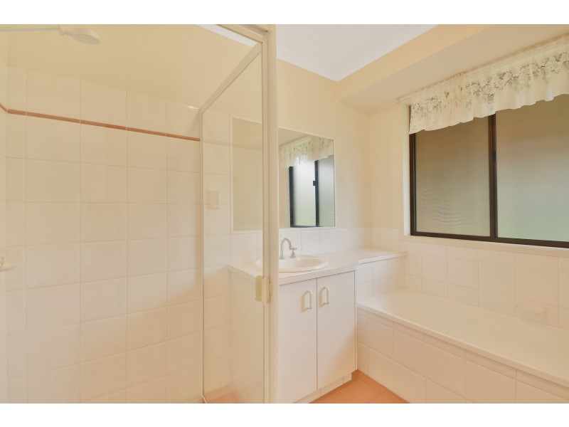 6 Shamrock Court, Middle Ridge QLD 4350