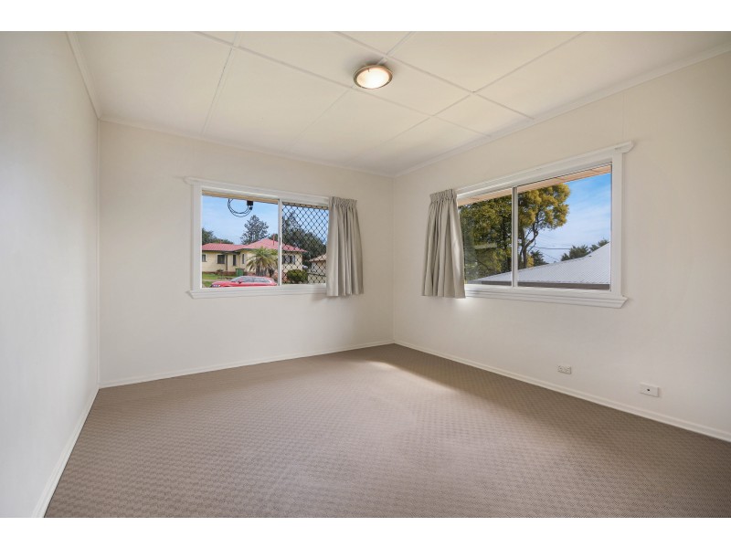 25 Gregory Street, Harlaxton QLD 4350