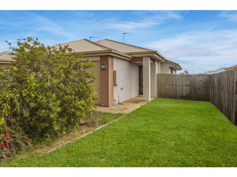Unit 2/27 Weebah Place, Cambooya QLD 4358