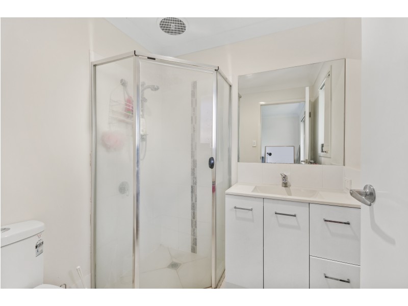 Unit 2/27 Weebah Place, Cambooya QLD 4358