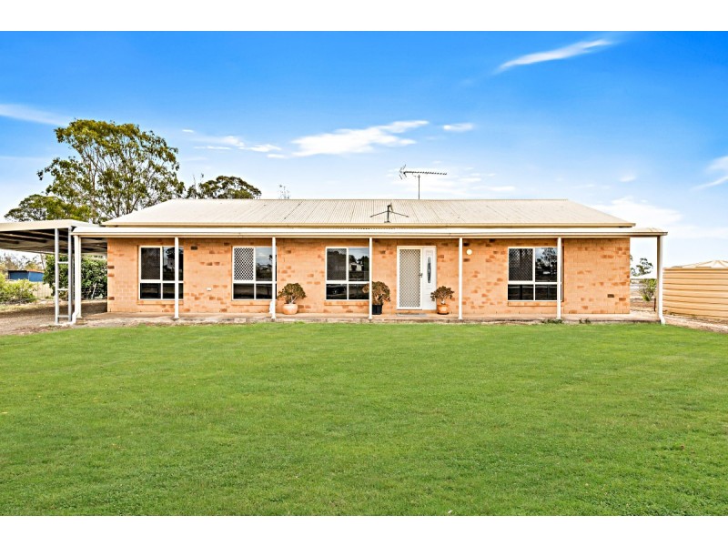 38 Railway Street, Cambooya QLD 4358