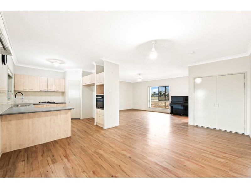 38 Railway Street, Cambooya QLD 4358